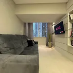 POS001 - APTO 2 Quartos com Ar Condicionado, Vista Av Brasil ao lado Shop Atlântico, Telas de Proteção, Garagem e Internet